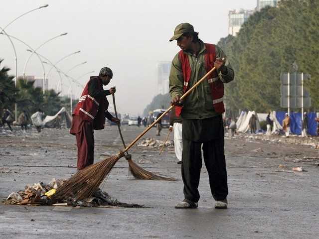 Street sweepers in Islamabad